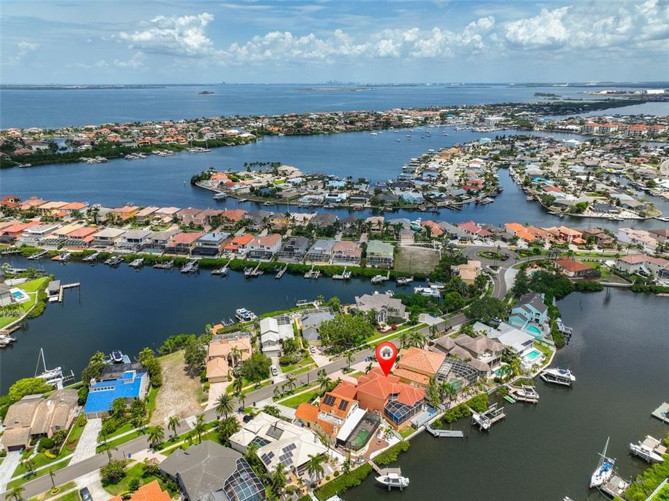 合同活跃: $1,200,000 (4 贝兹, 3 浴室, 3339 平方英尺)