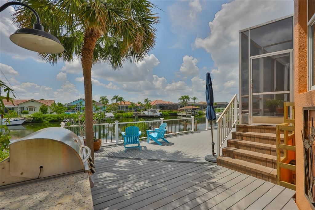 合同活跃: $1,200,000 (4 贝兹, 3 浴室, 3339 平方英尺)