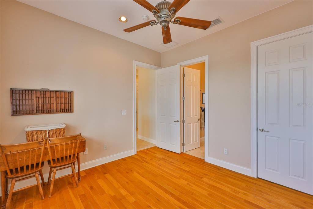 合同活跃: $1,200,000 (4 贝兹, 3 浴室, 3339 平方英尺)