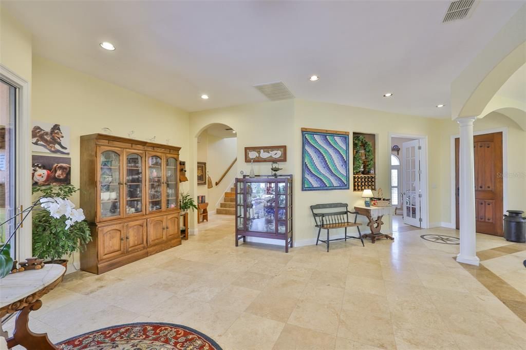 合同活跃: $1,200,000 (4 贝兹, 3 浴室, 3339 平方英尺)