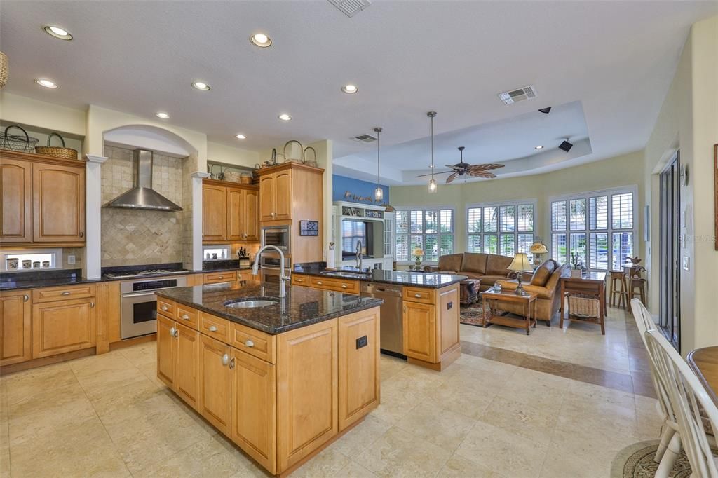 合同活跃: $1,200,000 (4 贝兹, 3 浴室, 3339 平方英尺)