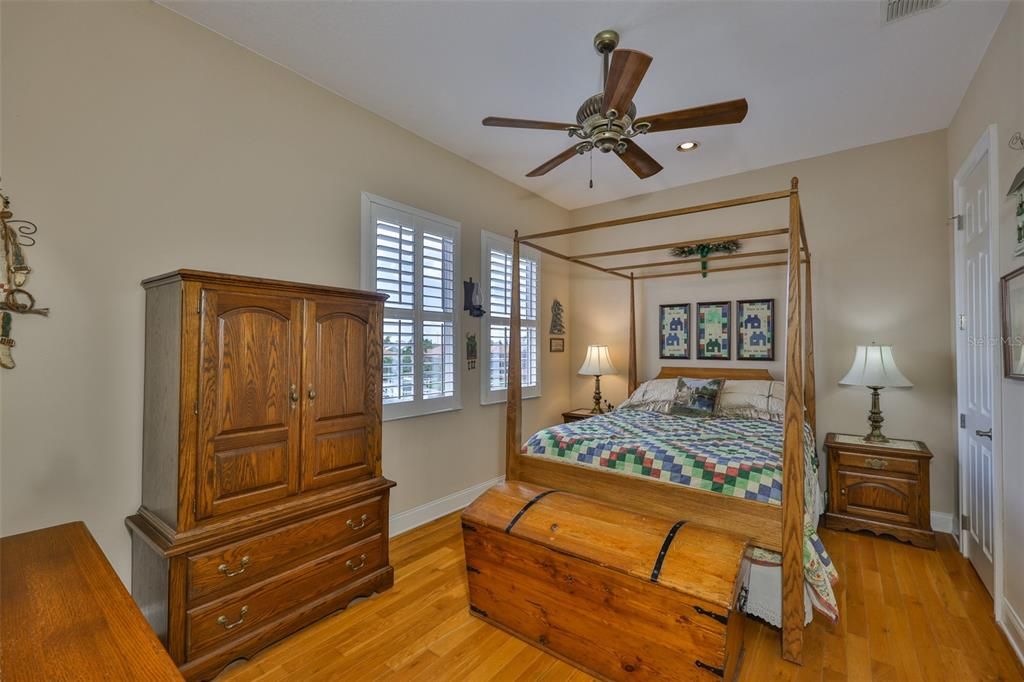 合同活跃: $1,200,000 (4 贝兹, 3 浴室, 3339 平方英尺)