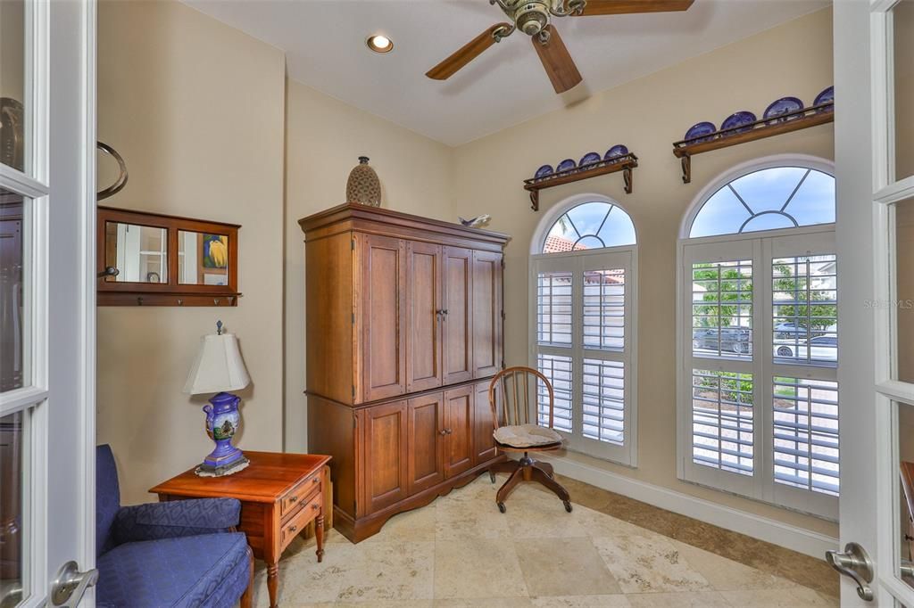 合同活跃: $1,200,000 (4 贝兹, 3 浴室, 3339 平方英尺)