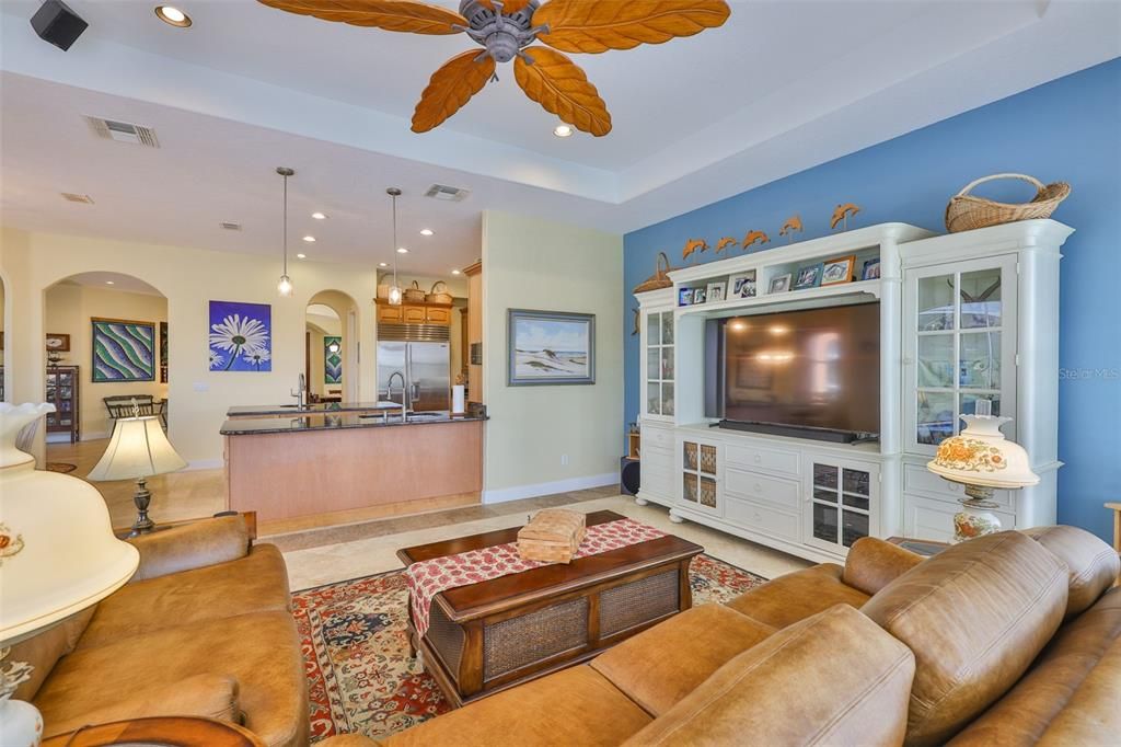 合同活跃: $1,200,000 (4 贝兹, 3 浴室, 3339 平方英尺)