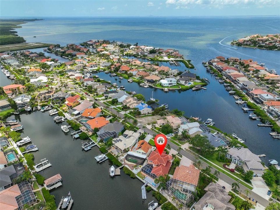 合同活跃: $1,200,000 (4 贝兹, 3 浴室, 3339 平方英尺)