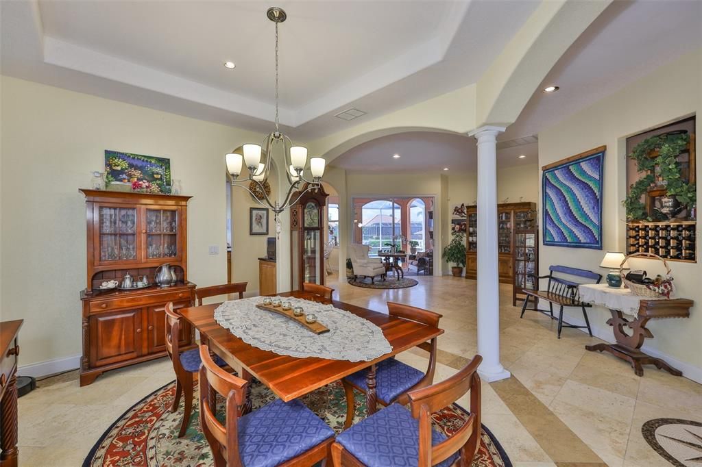 合同活跃: $1,200,000 (4 贝兹, 3 浴室, 3339 平方英尺)