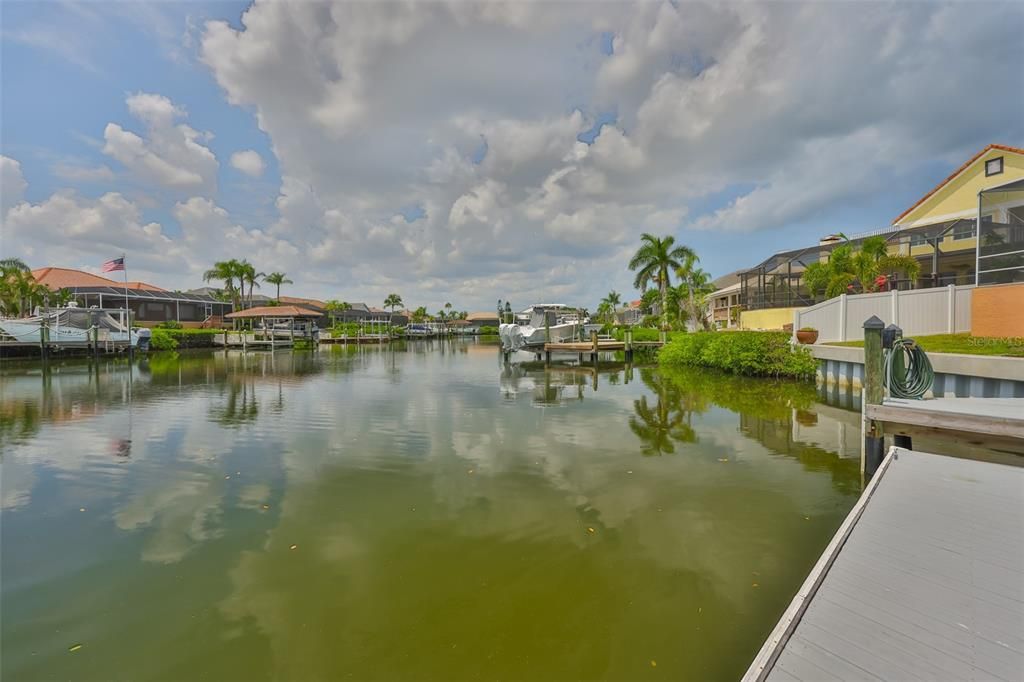 合同活跃: $1,200,000 (4 贝兹, 3 浴室, 3339 平方英尺)