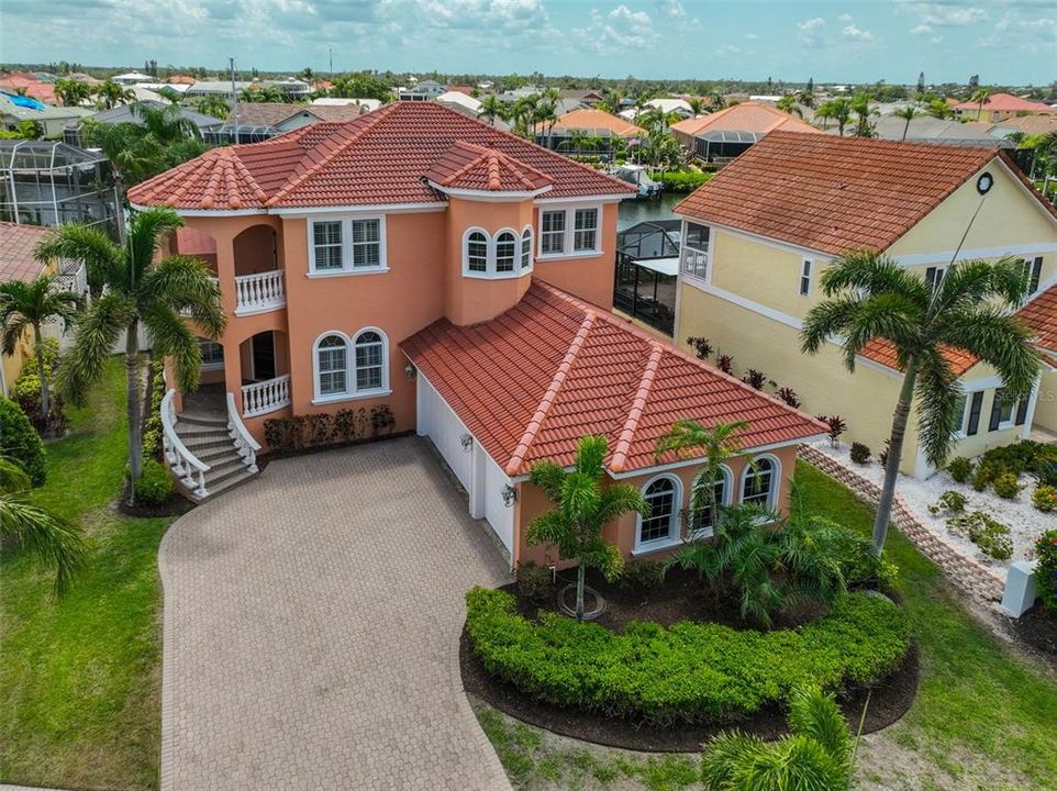 合同活跃: $1,200,000 (4 贝兹, 3 浴室, 3339 平方英尺)