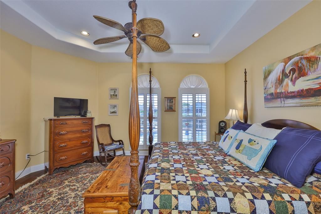 合同活跃: $1,200,000 (4 贝兹, 3 浴室, 3339 平方英尺)