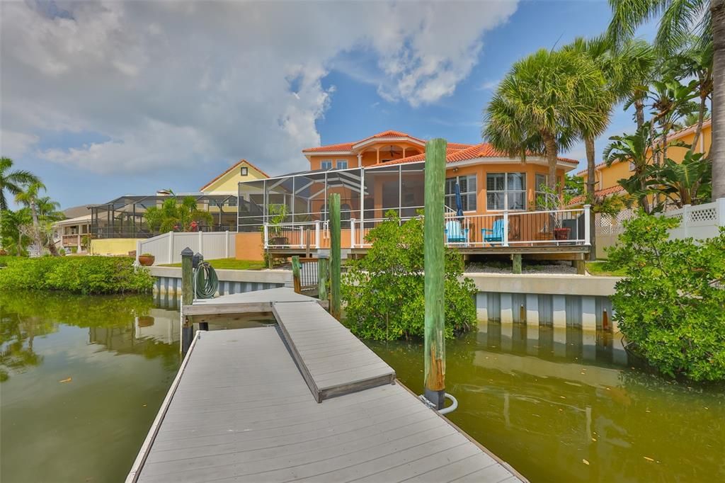 合同活跃: $1,200,000 (4 贝兹, 3 浴室, 3339 平方英尺)