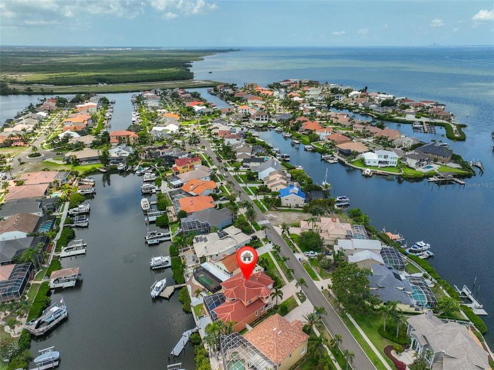 合同活跃: $1,200,000 (4 贝兹, 3 浴室, 3339 平方英尺)