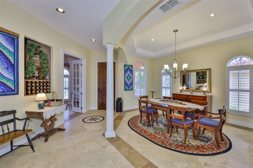 合同活跃: $1,200,000 (4 贝兹, 3 浴室, 3339 平方英尺)