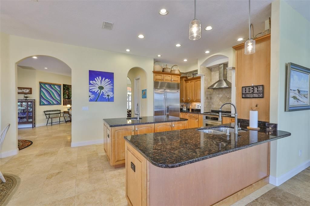 合同活跃: $1,200,000 (4 贝兹, 3 浴室, 3339 平方英尺)