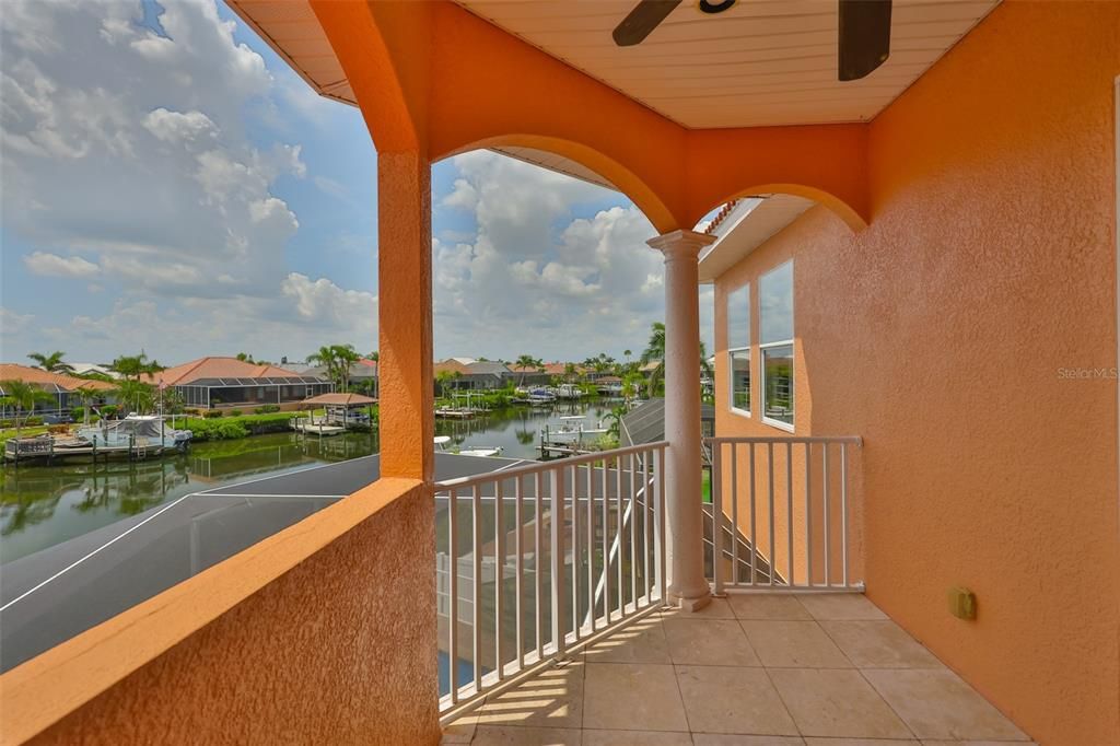 合同活跃: $1,200,000 (4 贝兹, 3 浴室, 3339 平方英尺)