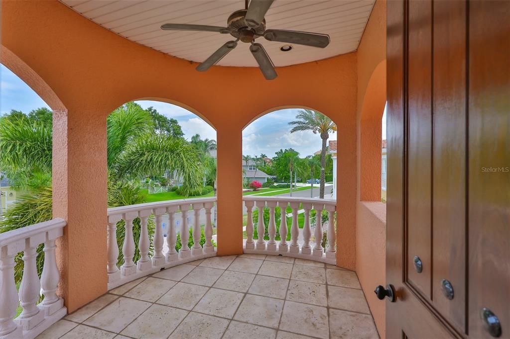 合同活跃: $1,200,000 (4 贝兹, 3 浴室, 3339 平方英尺)