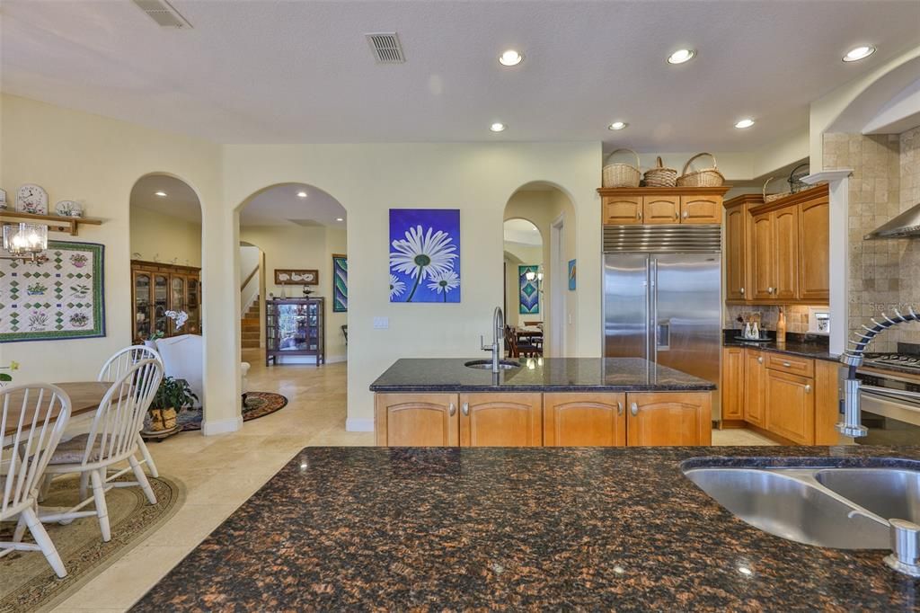 合同活跃: $1,200,000 (4 贝兹, 3 浴室, 3339 平方英尺)