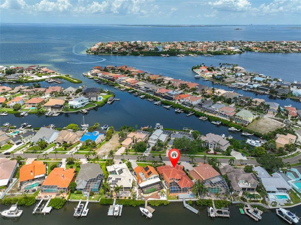 合同活跃: $1,200,000 (4 贝兹, 3 浴室, 3339 平方英尺)