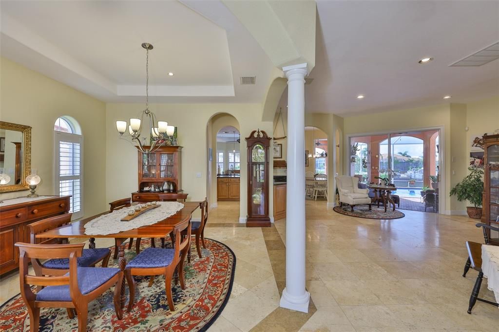 合同活跃: $1,200,000 (4 贝兹, 3 浴室, 3339 平方英尺)