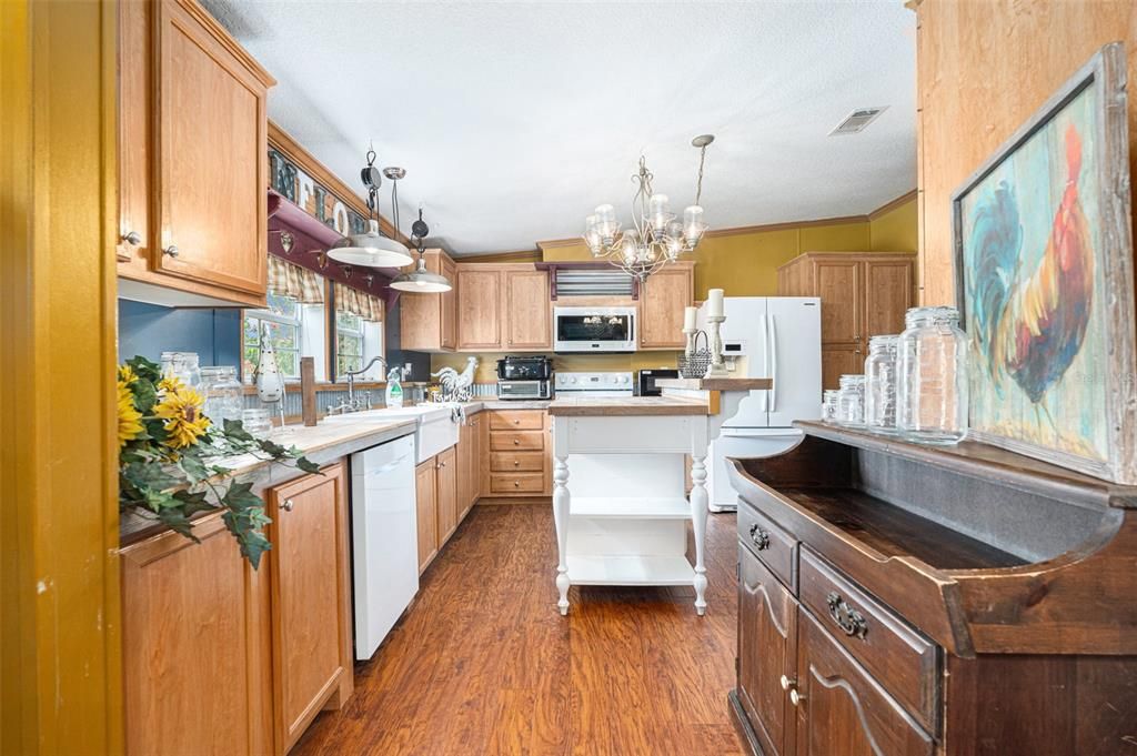 En Venta: $339,900 (4 camas, 3 baños, 2356 Pies cuadrados)