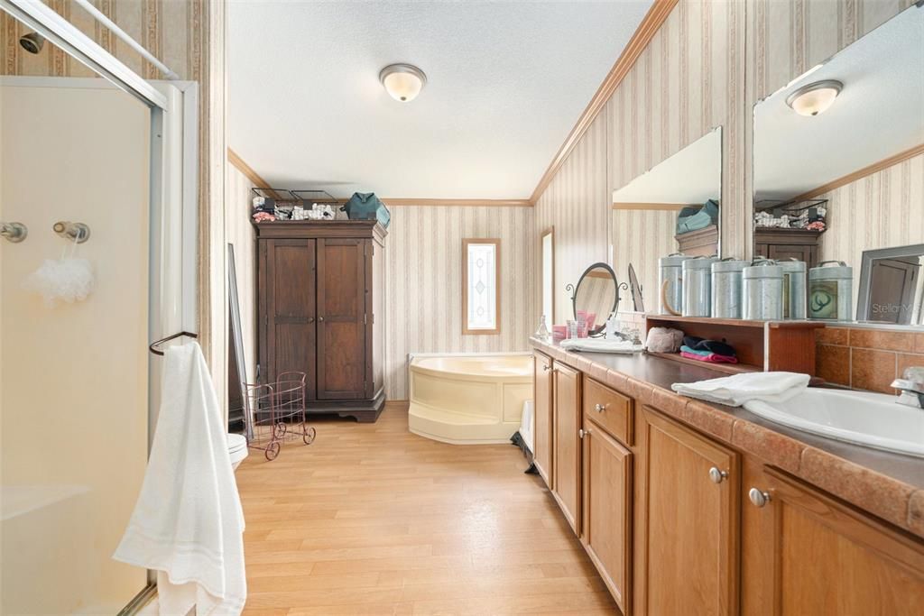 En Venta: $339,900 (4 camas, 3 baños, 2356 Pies cuadrados)