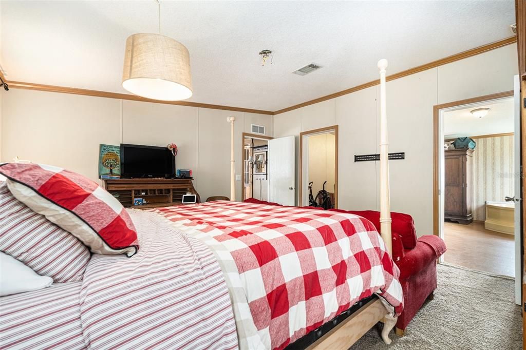 En Venta: $339,900 (4 camas, 3 baños, 2356 Pies cuadrados)