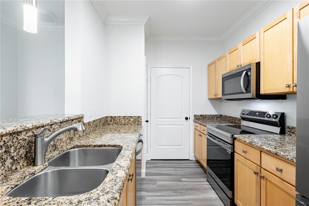 For Sale: $219,700 (2 beds, 2 baths, 1088 Square Feet)