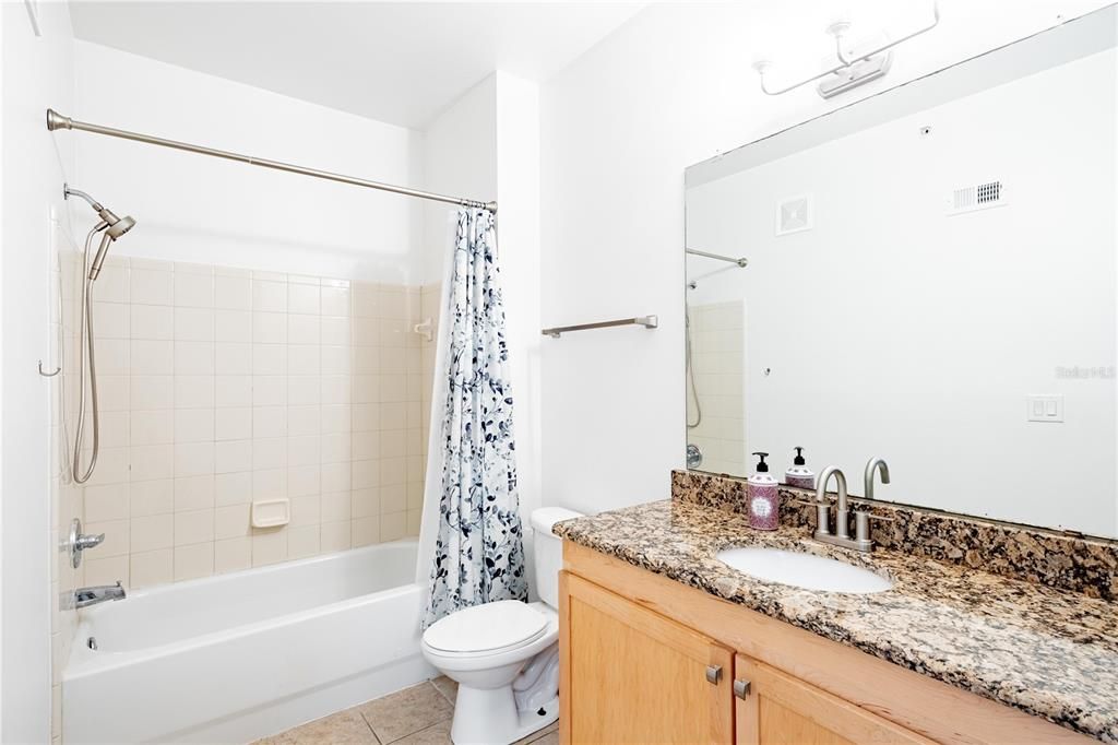 For Sale: $219,700 (2 beds, 2 baths, 1088 Square Feet)