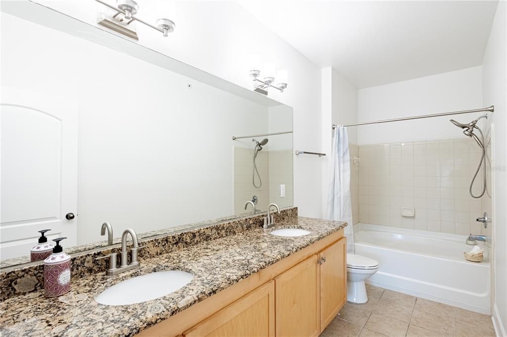 For Sale: $219,700 (2 beds, 2 baths, 1088 Square Feet)