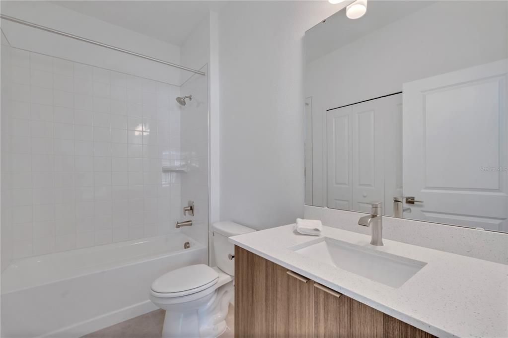 For Rent: $1,400 (2 beds, 2 baths, 1056 Square Feet)