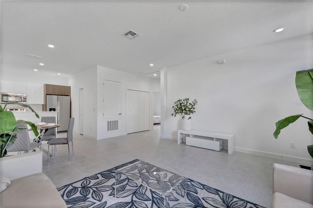 For Rent: $1,400 (2 beds, 2 baths, 1056 Square Feet)