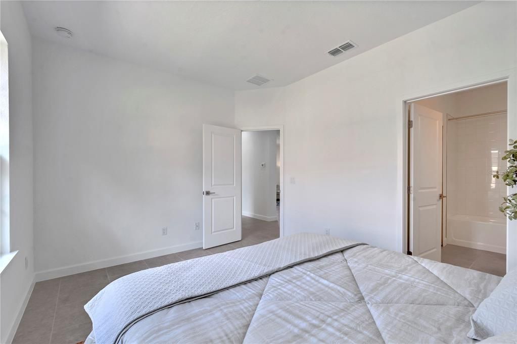 For Rent: $1,400 (2 beds, 2 baths, 1056 Square Feet)