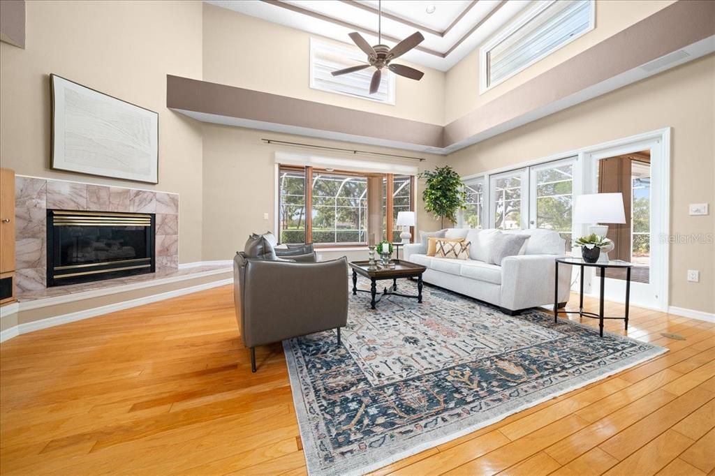 合同活跃: $599,900 (4 贝兹, 3 浴室, 3133 平方英尺)