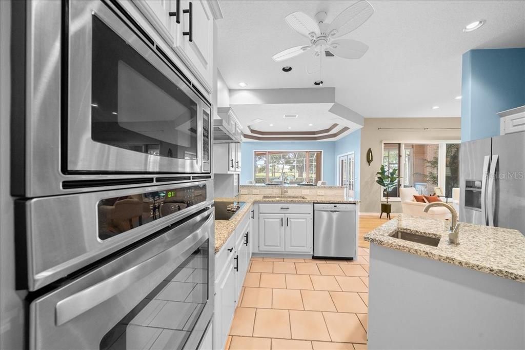 合同活跃: $599,900 (4 贝兹, 3 浴室, 3133 平方英尺)