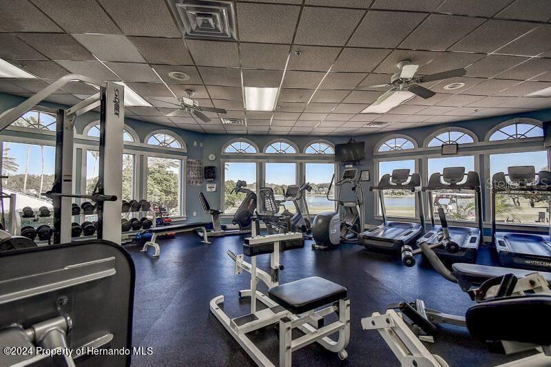 合同活跃: $599,900 (4 贝兹, 3 浴室, 3133 平方英尺)