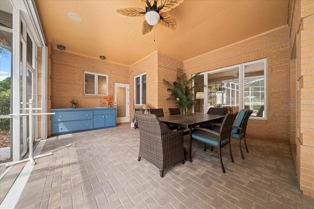 合同活跃: $599,900 (4 贝兹, 3 浴室, 3133 平方英尺)