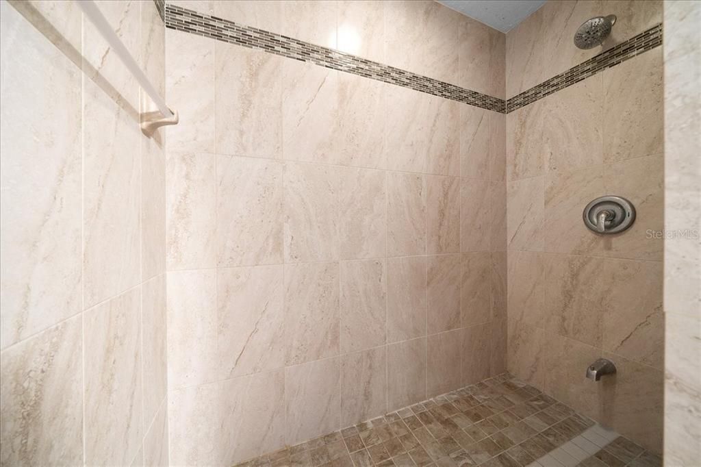 合同活跃: $599,900 (4 贝兹, 3 浴室, 3133 平方英尺)