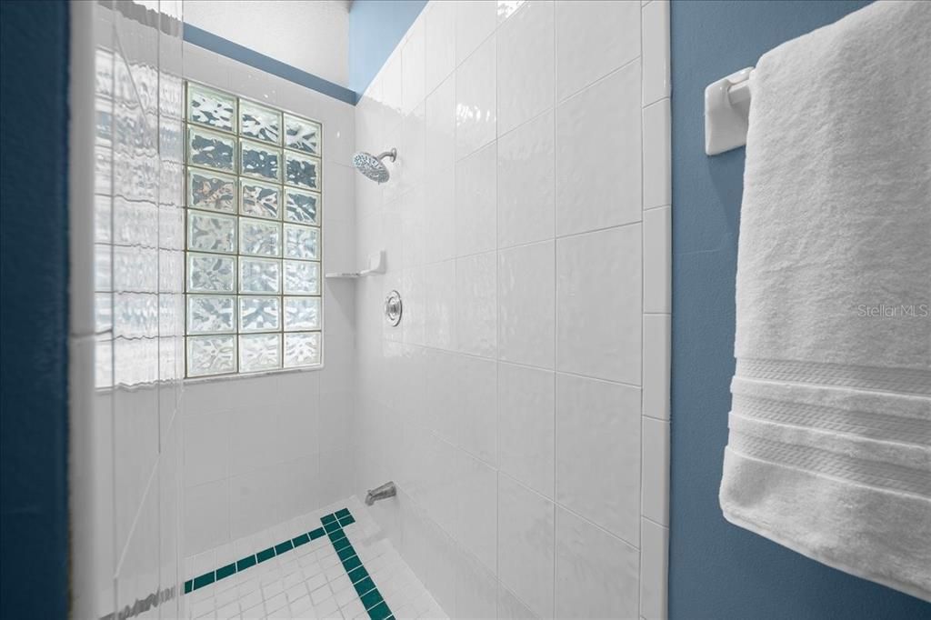 合同活跃: $599,900 (4 贝兹, 3 浴室, 3133 平方英尺)