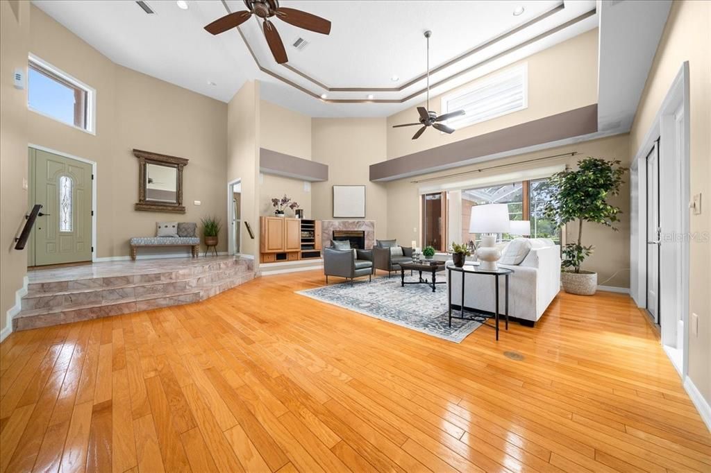 合同活跃: $599,900 (4 贝兹, 3 浴室, 3133 平方英尺)