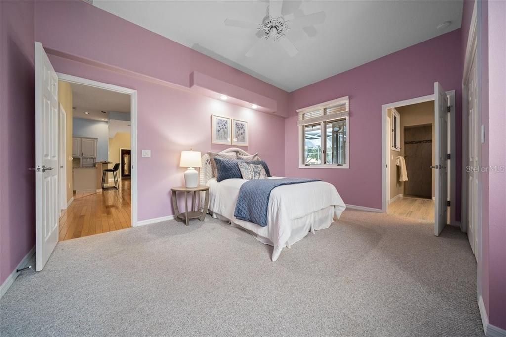 合同活跃: $599,900 (4 贝兹, 3 浴室, 3133 平方英尺)