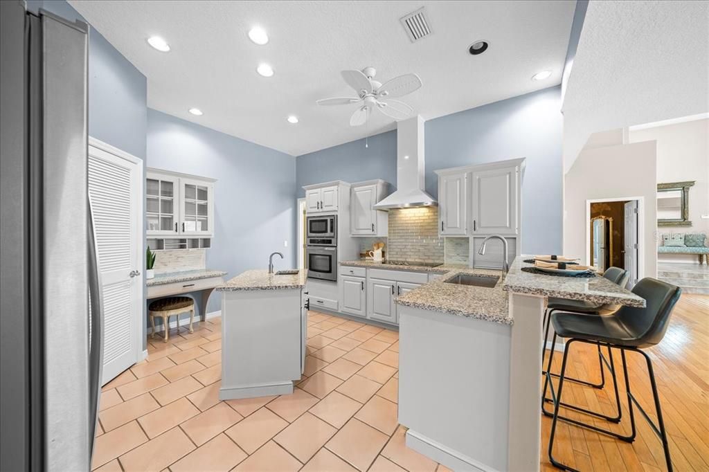 合同活跃: $599,900 (4 贝兹, 3 浴室, 3133 平方英尺)