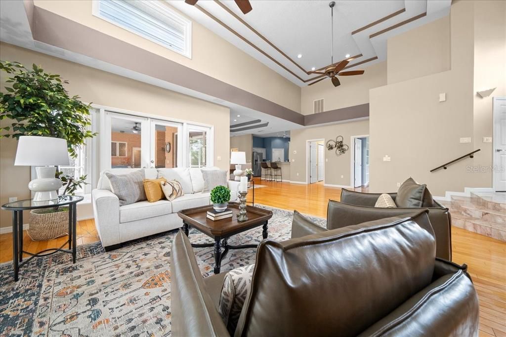 合同活跃: $599,900 (4 贝兹, 3 浴室, 3133 平方英尺)