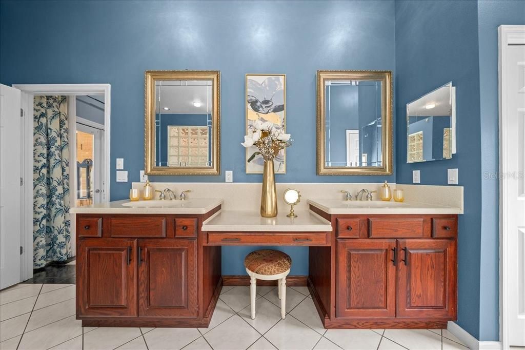 合同活跃: $599,900 (4 贝兹, 3 浴室, 3133 平方英尺)