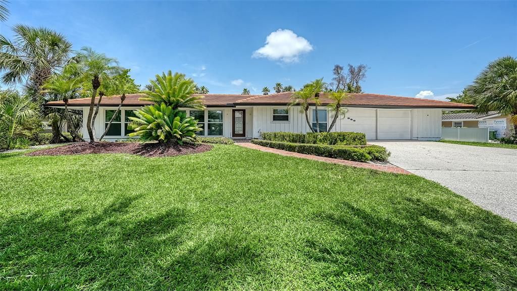 For Sale: $1,325,000 (3 beds, 2 baths, 1814 Square Feet)