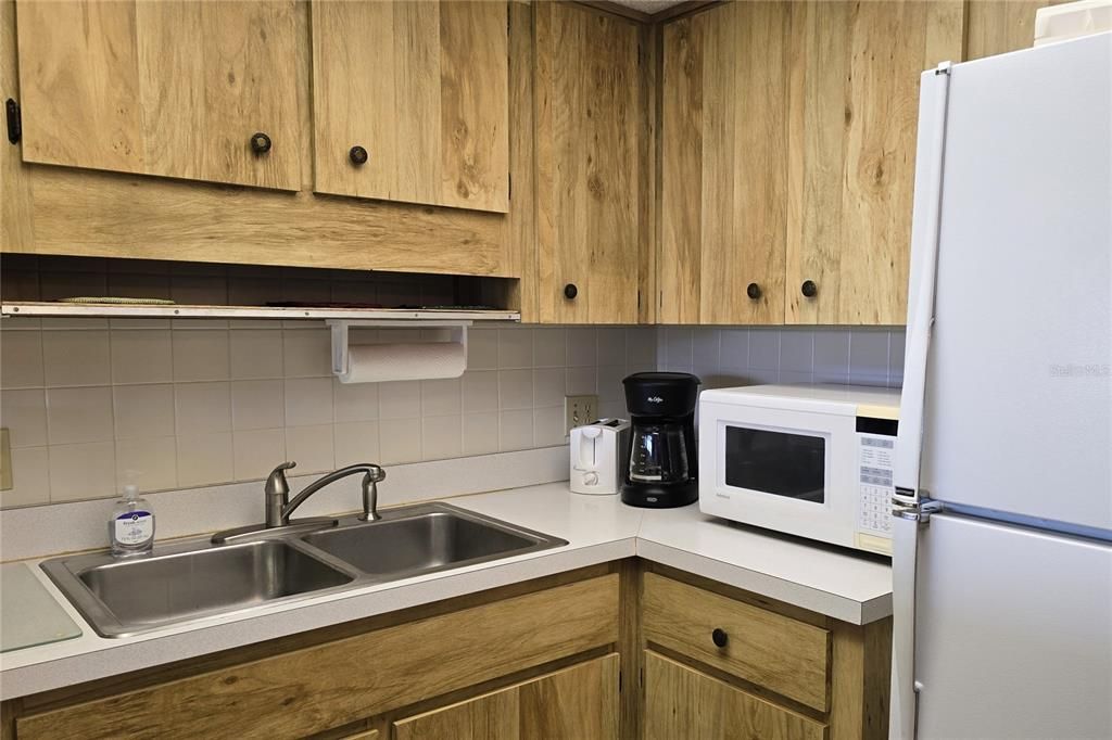 For Sale: $154,900 (2 beds, 1 baths, 825 Square Feet)