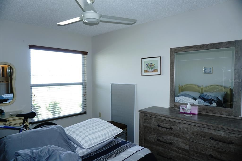 For Sale: $154,900 (2 beds, 1 baths, 825 Square Feet)