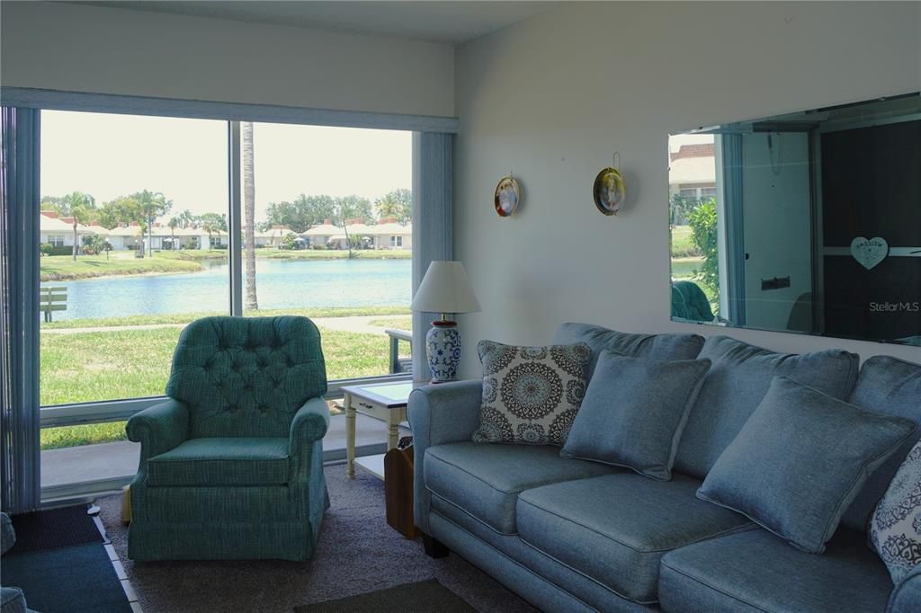 For Sale: $154,900 (2 beds, 1 baths, 825 Square Feet)