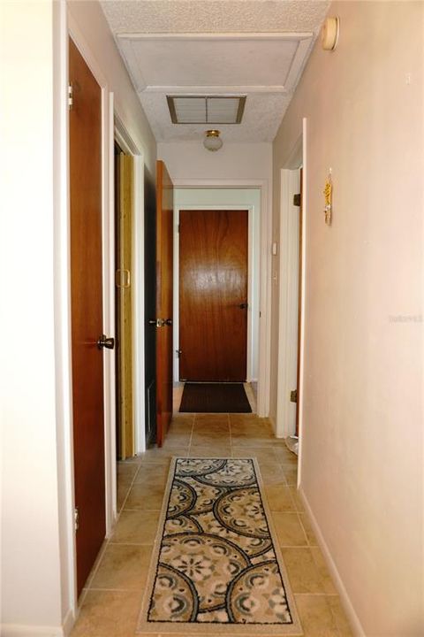 For Sale: $154,900 (2 beds, 1 baths, 825 Square Feet)