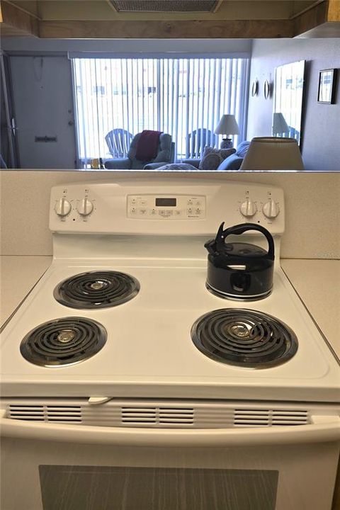 For Sale: $154,900 (2 beds, 1 baths, 825 Square Feet)