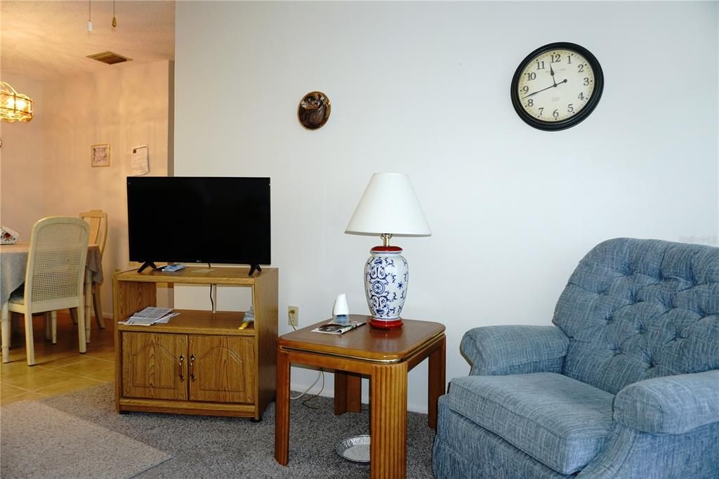 For Sale: $154,900 (2 beds, 1 baths, 825 Square Feet)