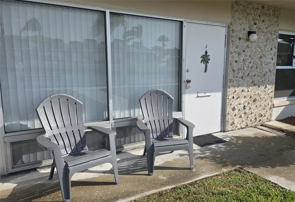 For Sale: $154,900 (2 beds, 1 baths, 825 Square Feet)